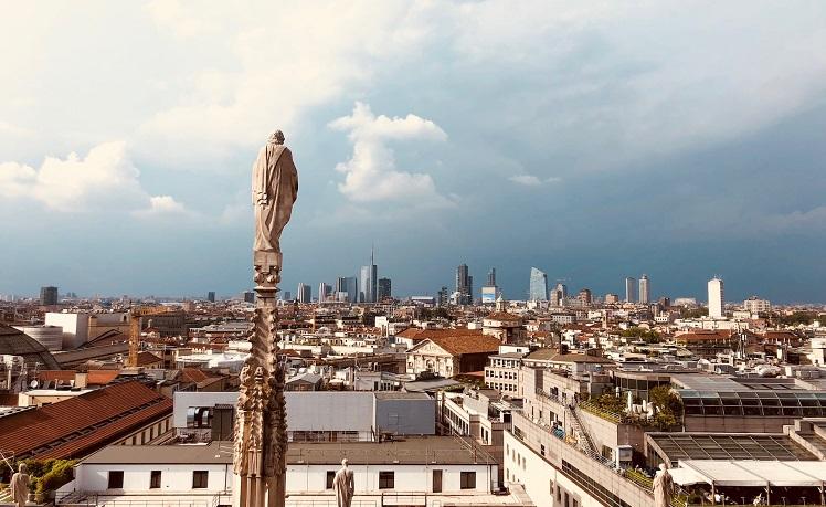 vue sur les toits de Milan depuis le toit du Duomo - steffen-wienberg-unsplash(2)