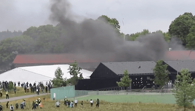 Fumées lors du festival culturel à Järvafältet