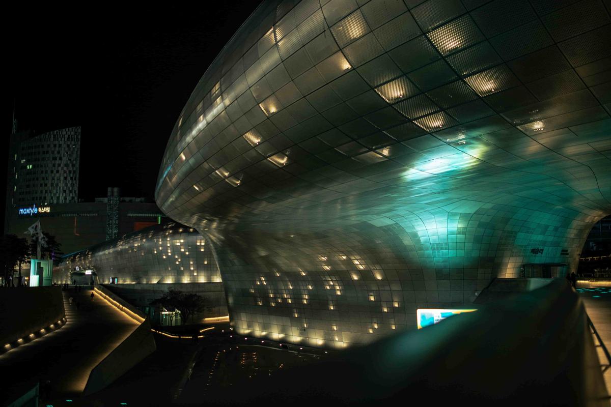 Le Dongdaemun design plaza, bâtiment architectural imaginé par Zaha Hadid, à Séoul.