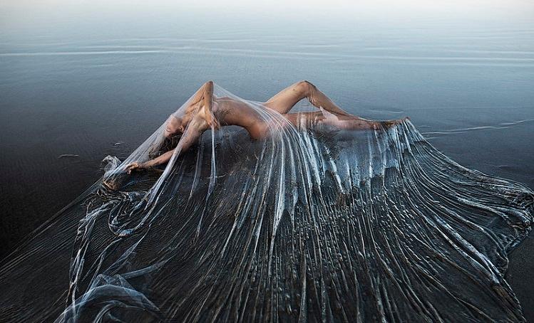 photo artistique d'une femmenue