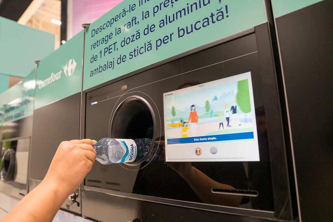 Chez Carrefour, échange de bouteilles en plastique contre des fruits et légumes