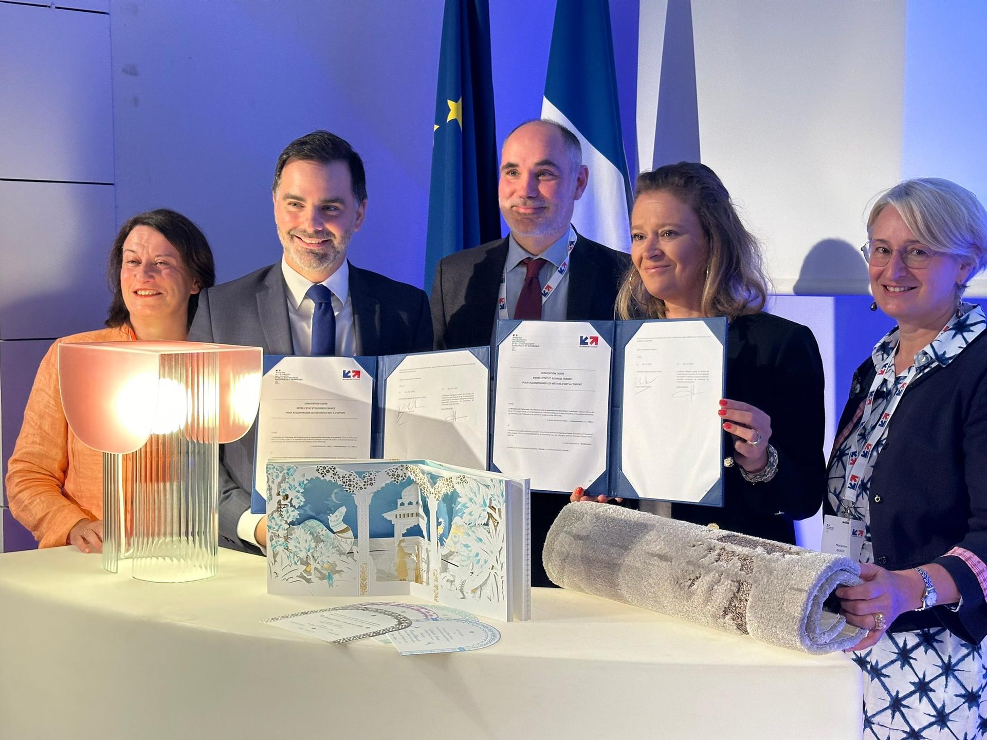 Olivia Grégoire et Laurent Saint-Martin signature