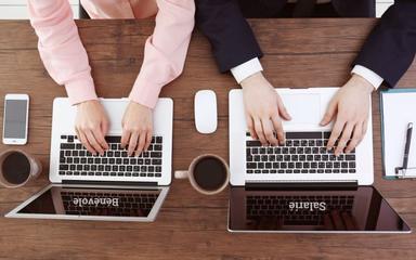 À partir du 6 novembre 2023, les femmes travaillent gratuitement jusqu'à la fin de l'année en France.