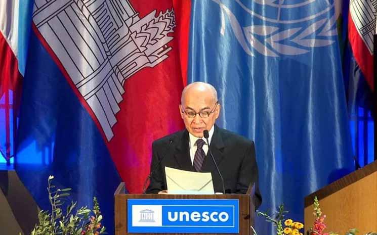 Le Roi à la Conférence sur Angkor