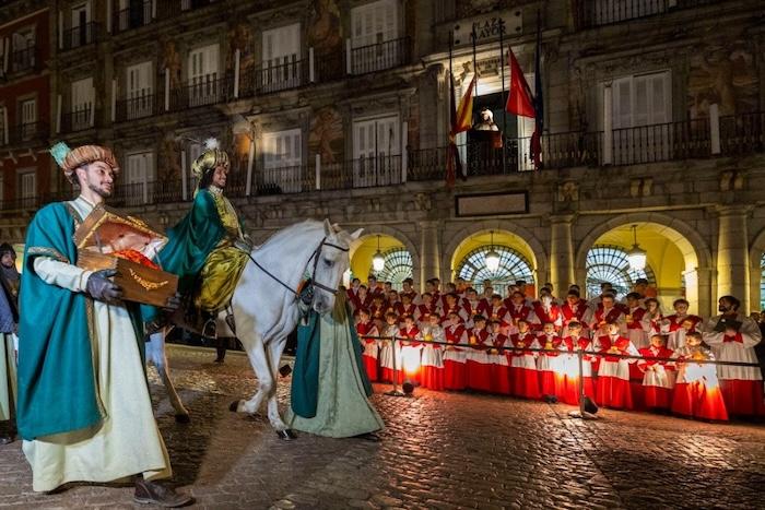 Le puy du fou espagne se promène plaza mayor madrid