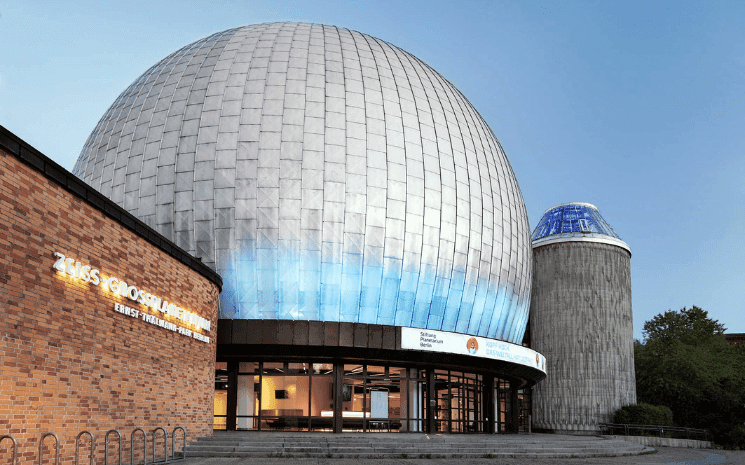 Planetarium Berlin 2023 experience science art lumiere culture