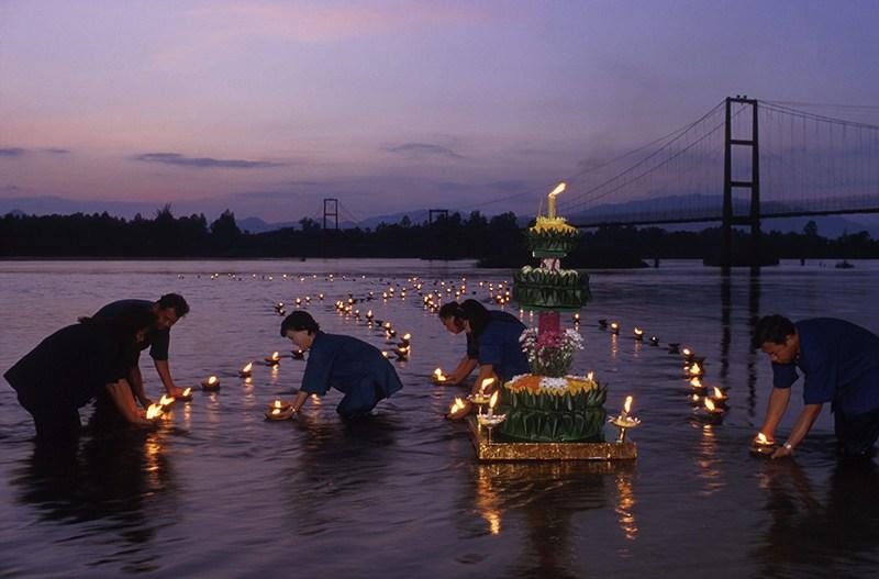 Tak-Loi-Krathong-Sai-Festival-1