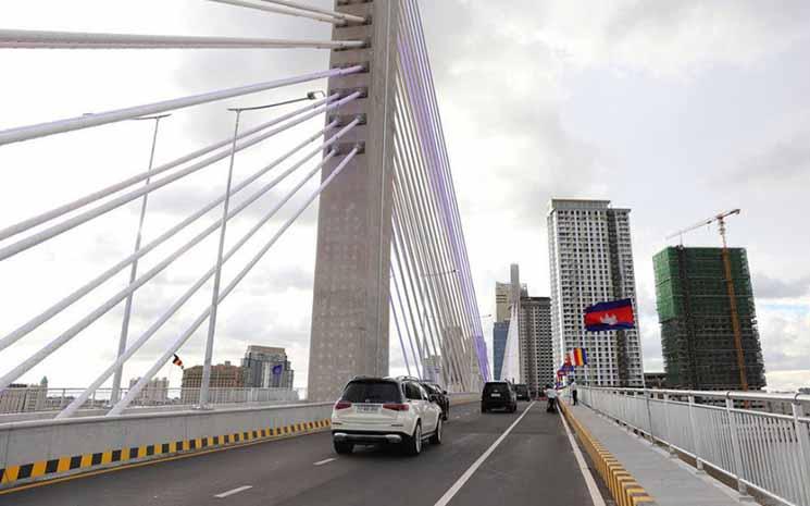pont à haubans entre Koh Pich et Koh Norea