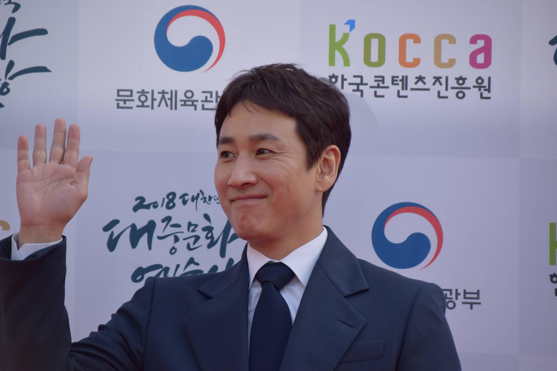 Lee Sun-kyun.