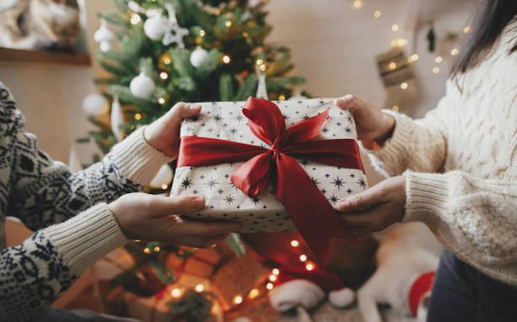 Nos idées de cadeaux de Noël ludiques et originaux pour enfants expatriés