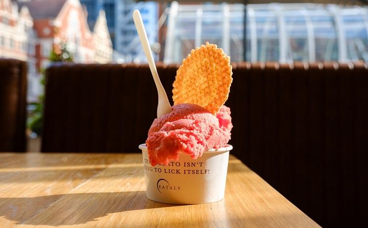 glace dans une coupe Eataly