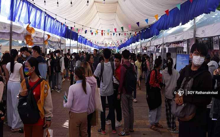 Les visiteurs ont afflué à la 10e Foire du livre du Cambodge, qui s'est tenue pendant quatre jours à Phnom Penh. Photo de la foire : Soy Rathanakvisal