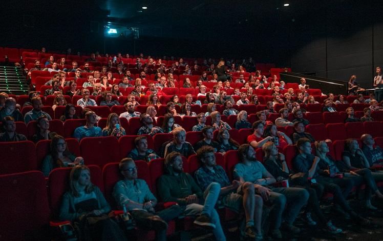 public dans une salle de cinéma