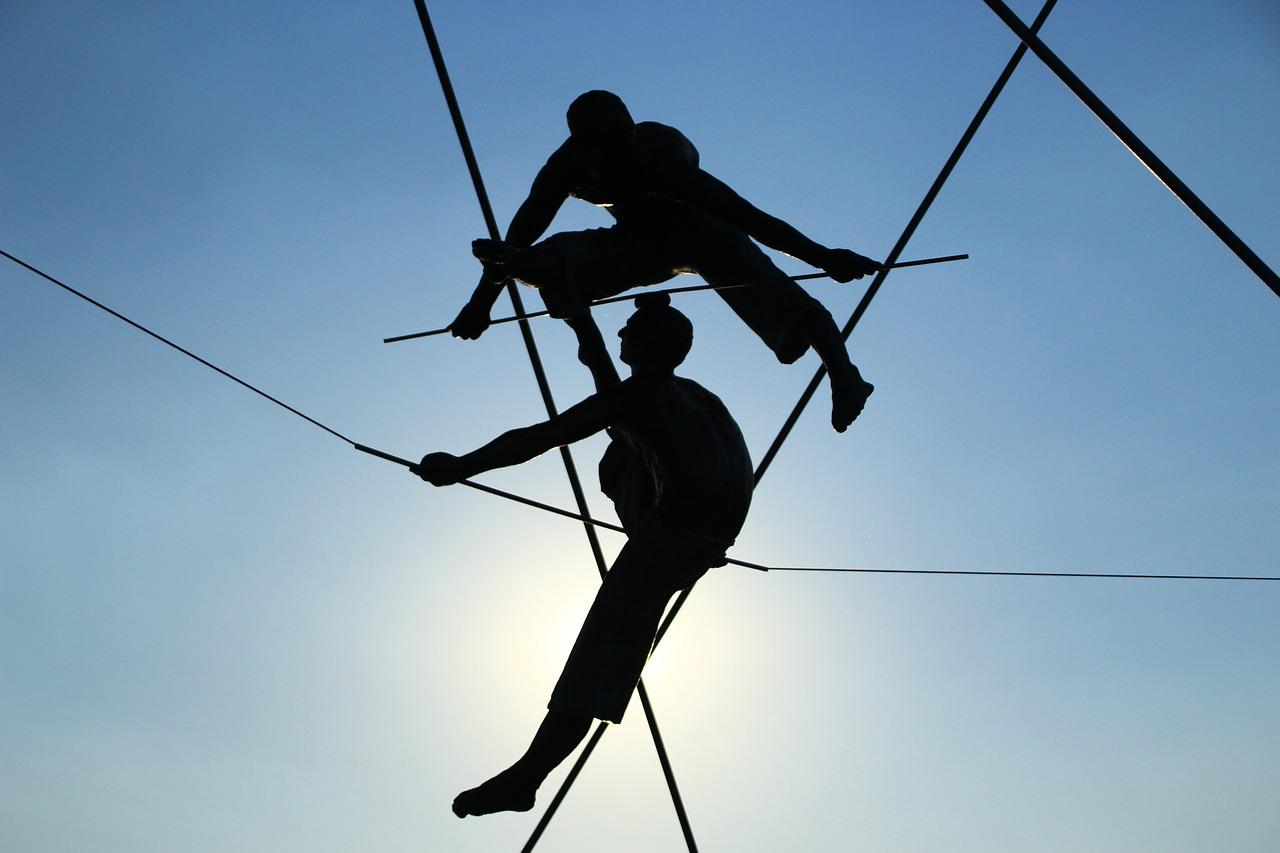 statues funambule cracovie