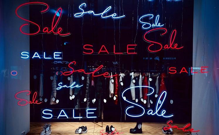 vitrine de magasin en soldes