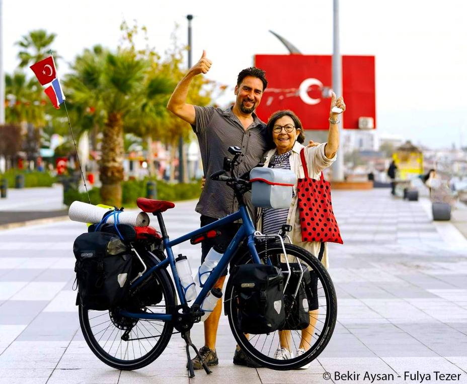Bekir Aysan - Mulhouse Istanbul a velo - finish maman_0