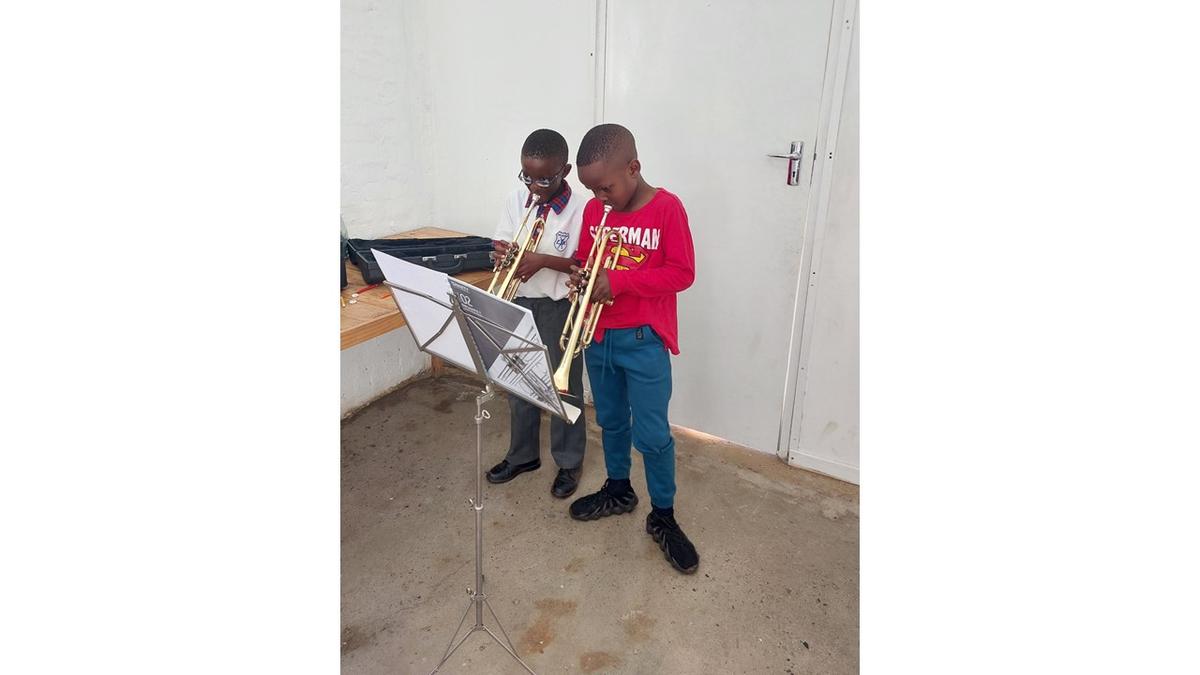 Des jeunes de l'association The little School of Musique in the Valley