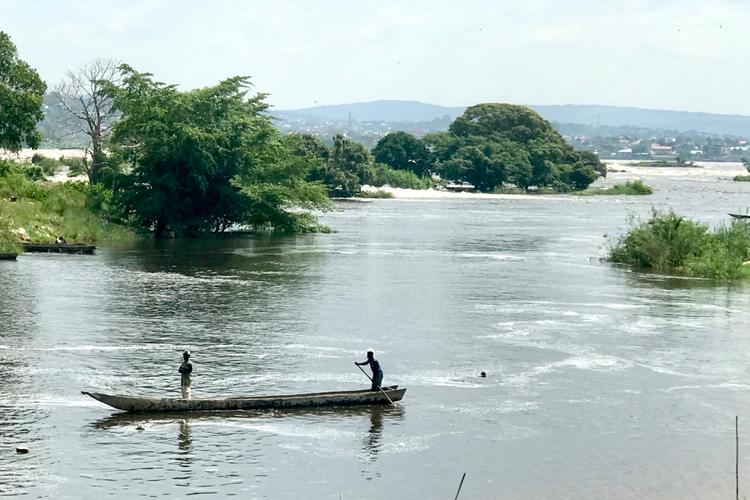 Sur le fleuve, vers le Djoué
