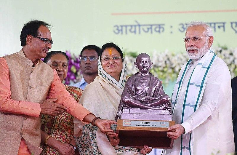 Narendra Modi remet le Swachh Survekshan Awards à Indore