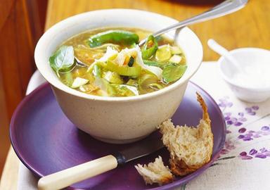 Reteta-supa-de-legume-cu-praz-si-dovlecei