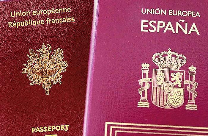 passeport français et espagnol
