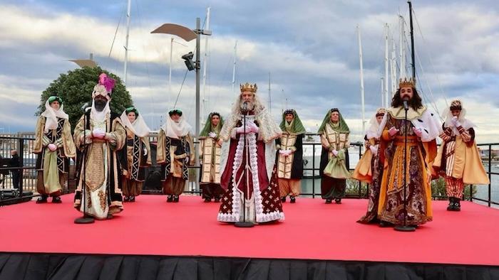 les rois mages à valencia célèbrent la cabalgata des reyes
