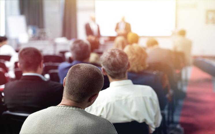 Aperçu Comment organiser une conférence en entreprise en 2024 ?