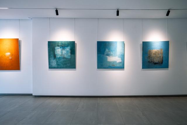 Entre terre et mer : Première exposition de LUNA KOL au Cambodge