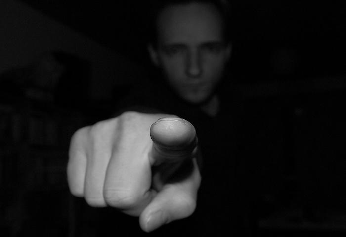 quelqu'un dénonce un fraudeur en Espagne