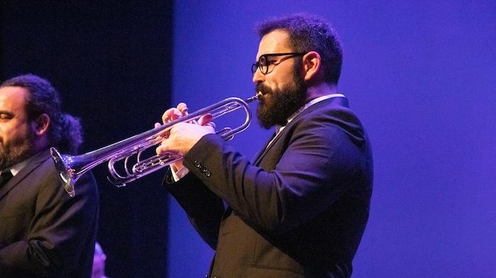 un trompetiste au festival MUV du Cabanyal à Valencia