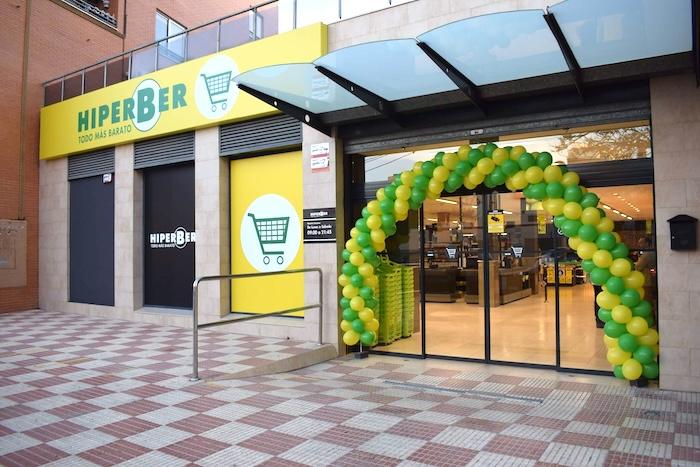 inauguration de la façade d'un supermarché hiperber