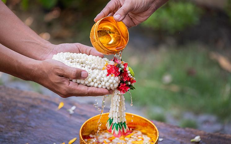 songkran-vacances-nouvel-an-bouddhique-thailande-freepick