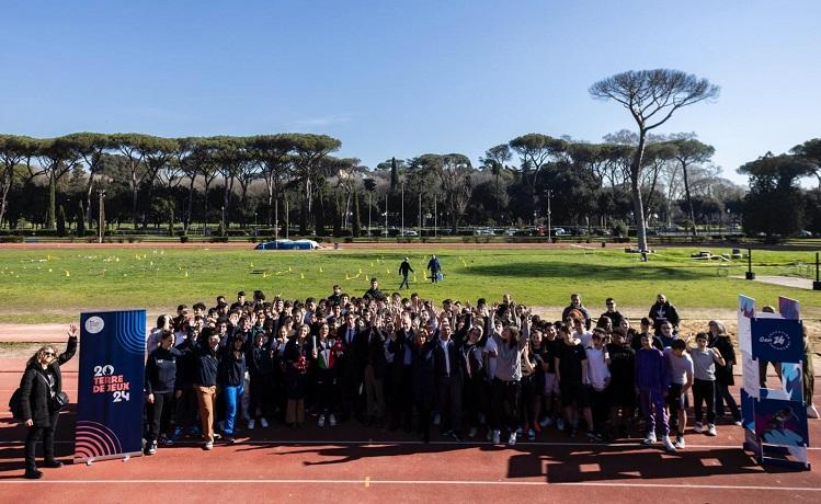 équipe de jeunes au stade à rome