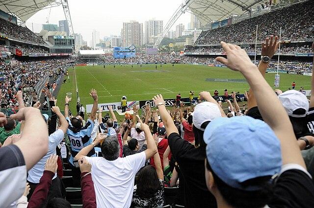Crowd_cheering,_Hong_Kong_Sevens_2009