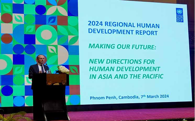 Mr. Christophe Bahuet, UNDP Deputy Regional Director, Asia and the Pacific & Director, UNDP Bangkok Regional Hub gives presentation on Regional Human Development Report 3