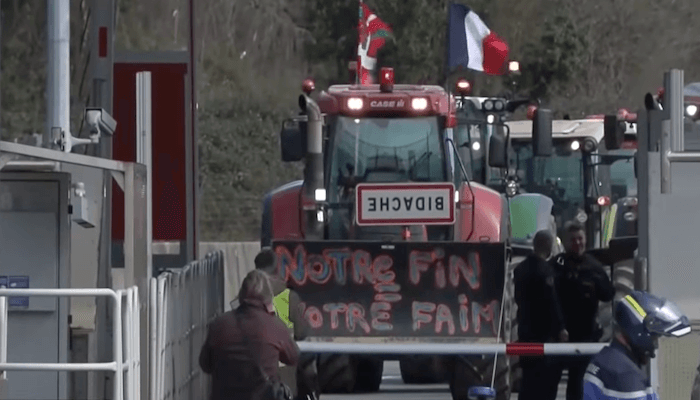 tracteurs basques français espagnols à la frontière