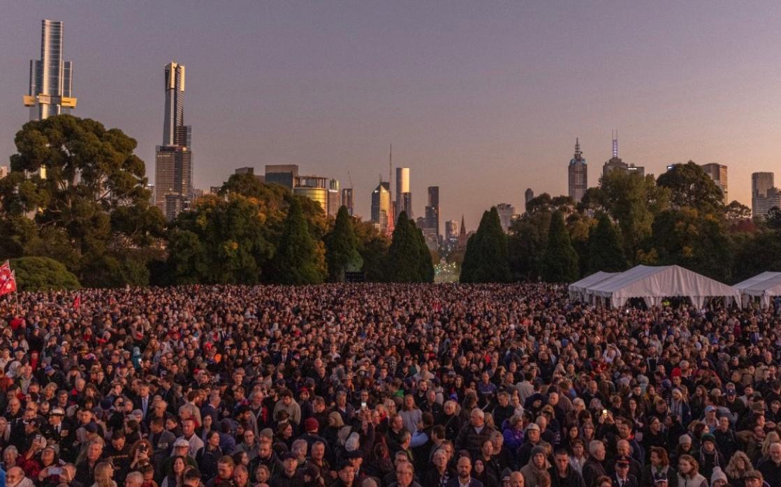 Service de l'aube 2023 au Shrine of Remembrance de Melbourne
