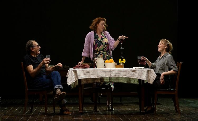 The Confessions - Brian Lipson, Gabrielle Scawthorn, Hannah Morrish - Photo by Alípio Padilha