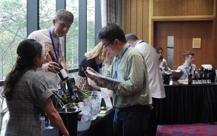 Le marché du vin français reprend des couleurs au Vietnam