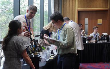 Le marché du vin français reprend des couleurs au Vietnam