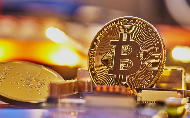 pièce en or et bitcoin