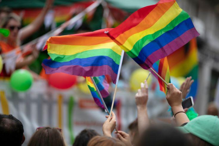 Quels sont les pays les plus et les moins accueillants pour les expatriés LGBT+ en 2024