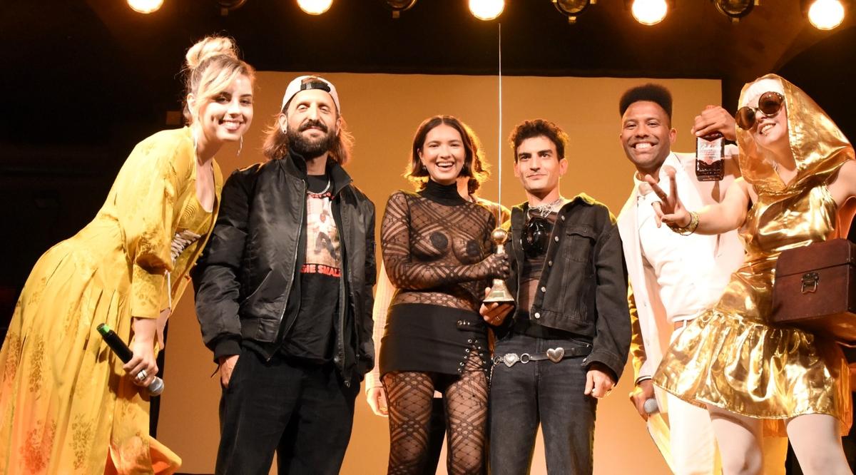 photo des gagnants sur la scène