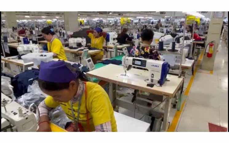 ouvriere textile cambodge AKP