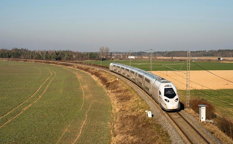 train TGV Alstom dans la campagne crédit - Julien Goldstein - Alstom (3)