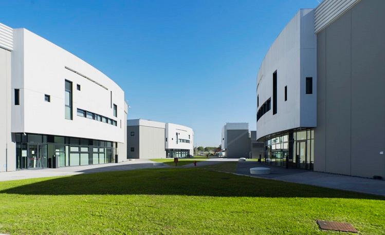 bâtiments sur le campus DATA4 de data center à milan