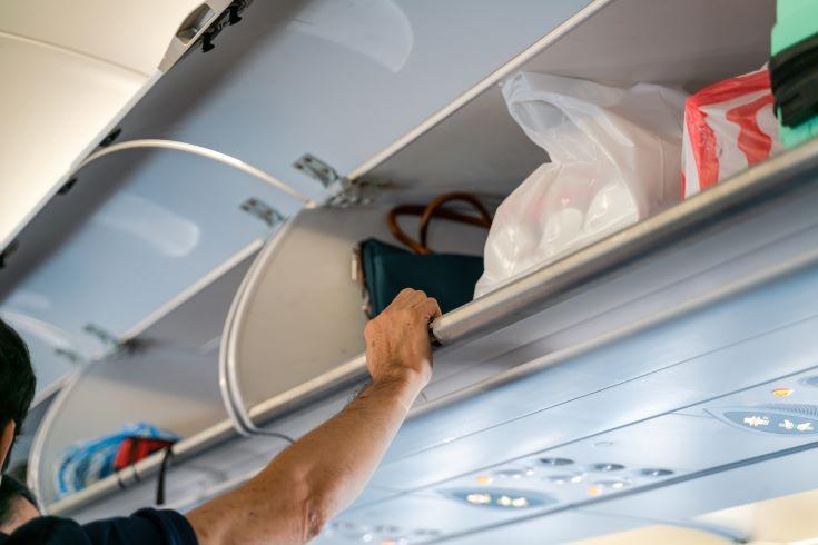 bagages cabine dans un avion