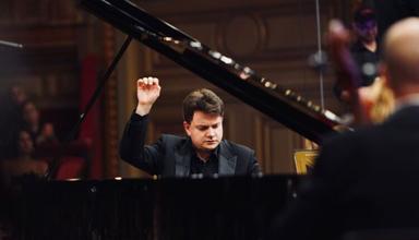 Roman-Lopatynskyi-castiga-Premiul-I-la-Concursul-Enescu-2024-sectiunea-pian.-foto-Alex-Damian-750x430