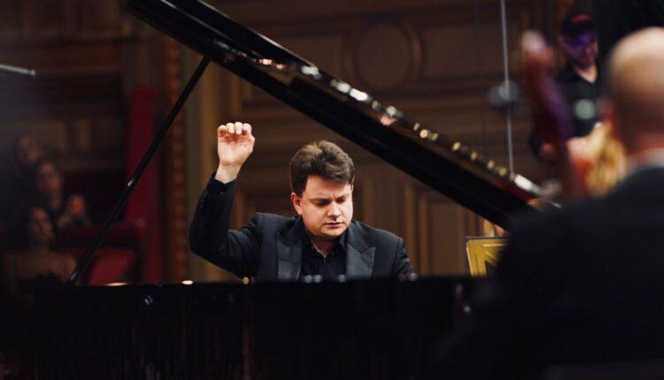 Roman-Lopatynskyi-castiga-Premiul-I-la-Concursul-Enescu-2024-sectiunea-pian.-foto-Alex-Damian-750x430