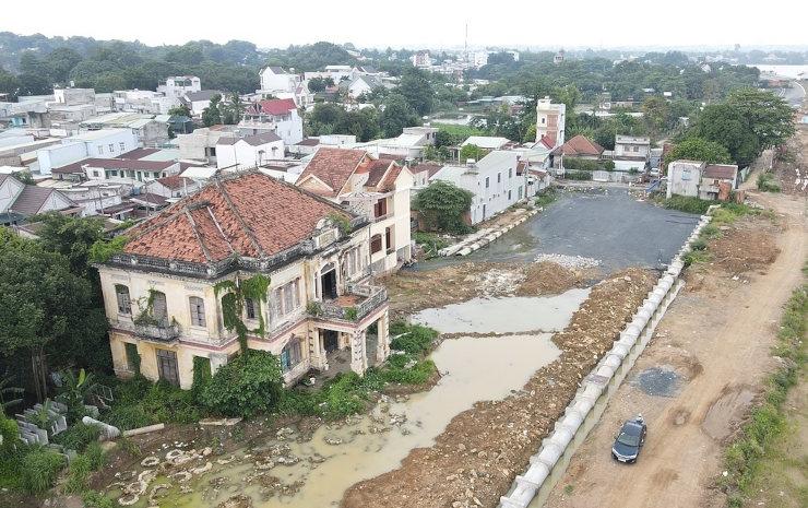Une villa centenaire de style français menacée de démolition pour un projet routier